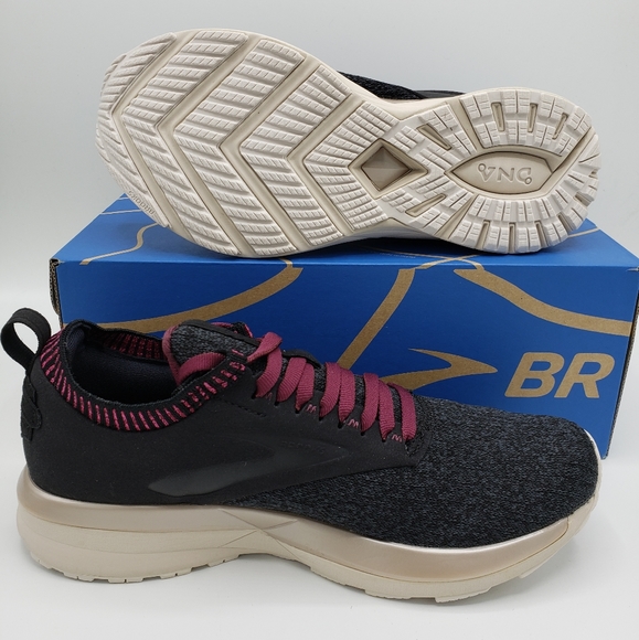 Brooks Ricochet LE Black Red Grey - Picture 2 of 5